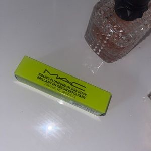 Mac squirt plumping gloss